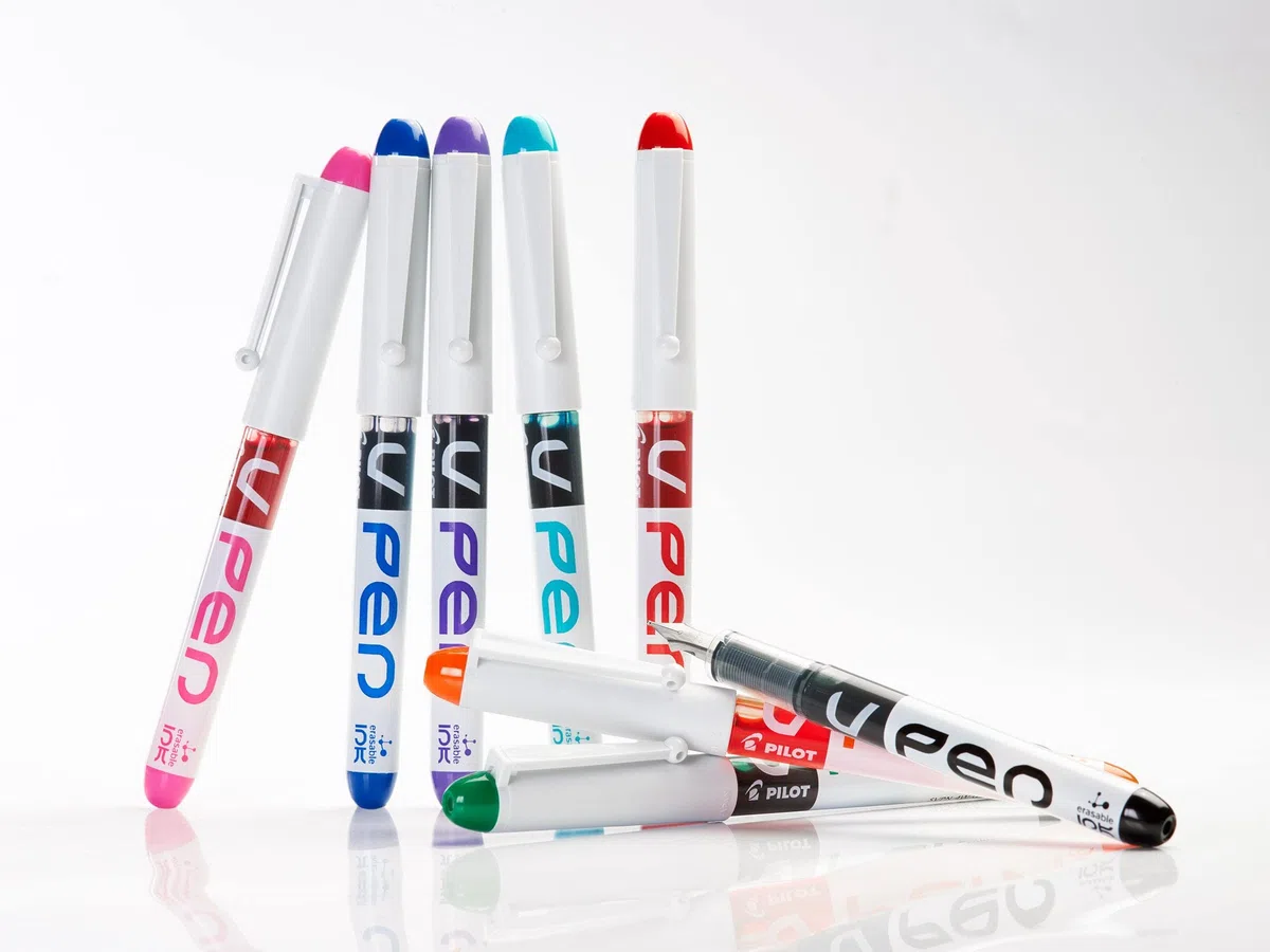 PILOT V PEN - Penna stilografica cancellabile usa e getta, punta da 0,6 mm, tratto medio, confezione da 3, inchiostro nero, blu e viola
