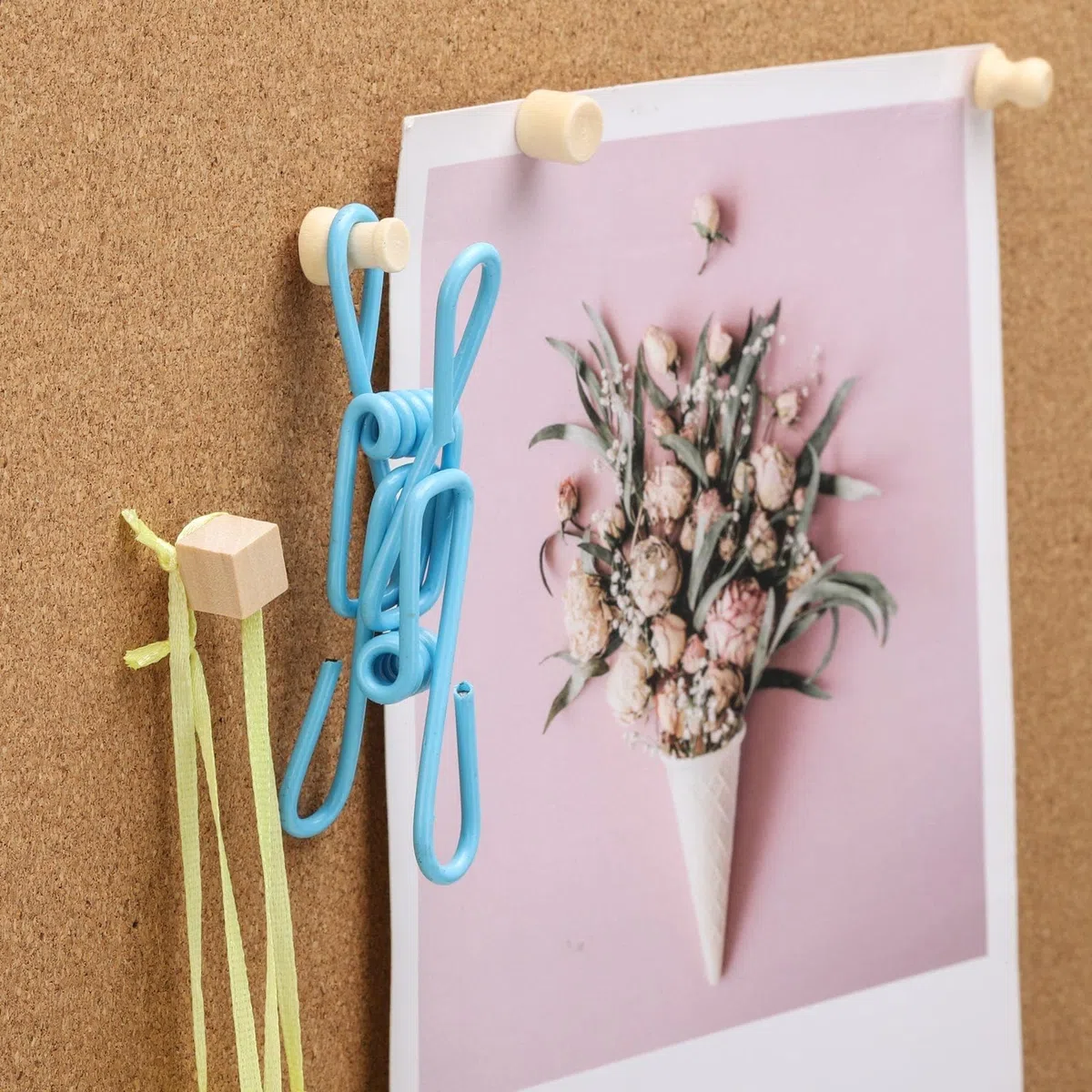Puntine per Lavagna Sughero - 135 Pezzi - Set di Puntine per Legno con Clip - Puntine da Disegno con Punta in Acciaio - Puntine per Bacheca di Sughero Foto Home Office