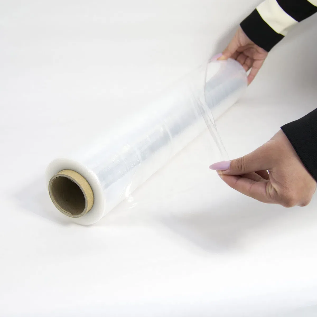 Film estensibile per imballaggio, film plastico trasparente per imballaggio, rotolo protettivo in plastica per spedizioni e traslochi, rotolo da 50 cm e fino a 400 m estensibile - Ofituria (1 unità)